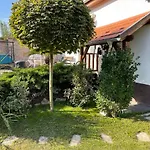 Full 2bdr Garden House Near To Downtown Metro Free Parking 4*