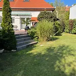 Full 2bdr Garden House Near To Downtown Metro Free Parking 4*