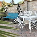 Full 2bdr Garden House Near To Downtown Metro Free Parking