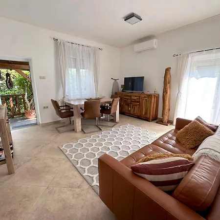 Full 2bdr Garden House Near To Downtown Metro Free Parking