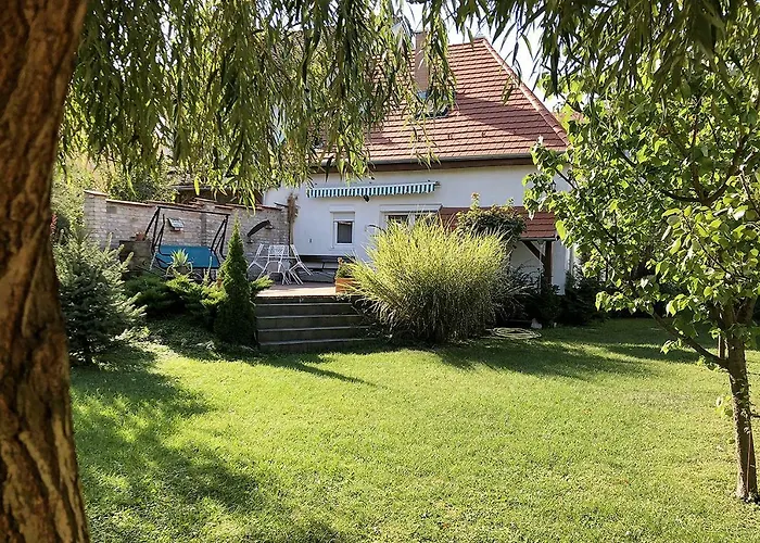 Full 2bdr Garden House Near To Downtown Metro Free Parking 4*