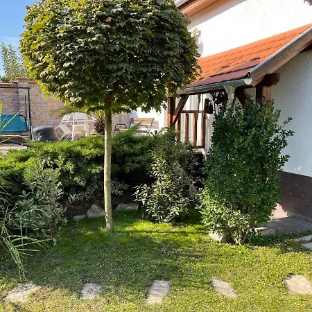 Full 2bdr Garden House Near To Downtown Metro Free Parking *