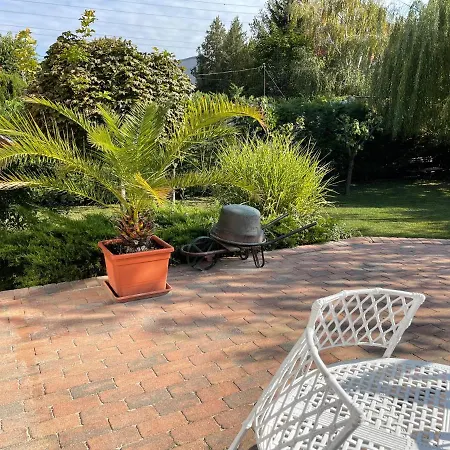 Full 2bdr Garden House Near To Downtown Metro Free Parking Casa de hóspedes Budapeste