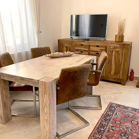 Full 2bdr Garden House Near To Downtown Metro Free Parking בית הארחה בודפשט