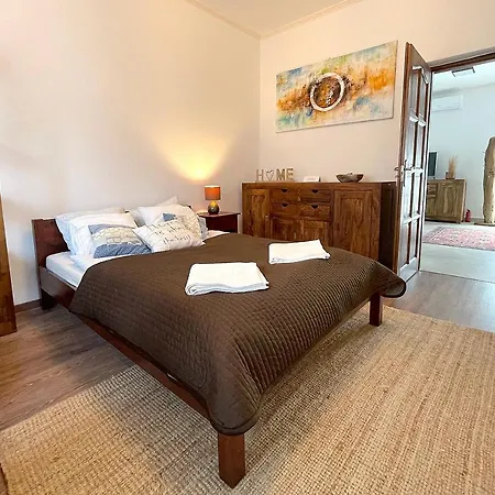 Full 2bdr Garden House Near To Downtown Metro Free Parking