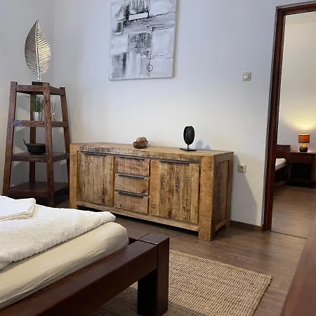 Full 2bdr Garden House Near To Downtown Metro Free Parking Budapeste