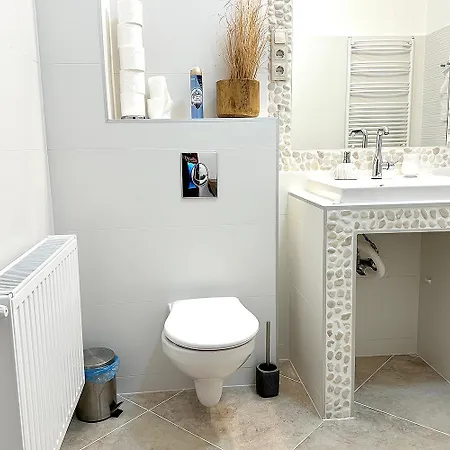 Full 2bdr Garden House Near To Downtown Metro Free Parking *