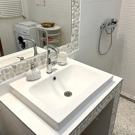 Full 2bdr Garden House Near To Downtown Metro Free Parking