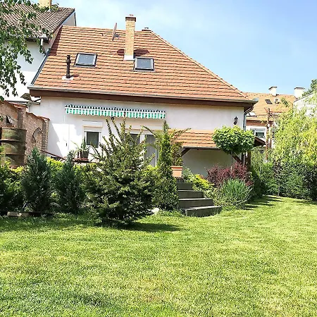 Full 2bdr Garden House Near To Downtown Metro Free Parking Budapeste