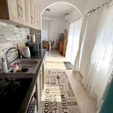 בית הארחה Full 2bdr Garden House Near To Downtown Metro Free Parking 4*