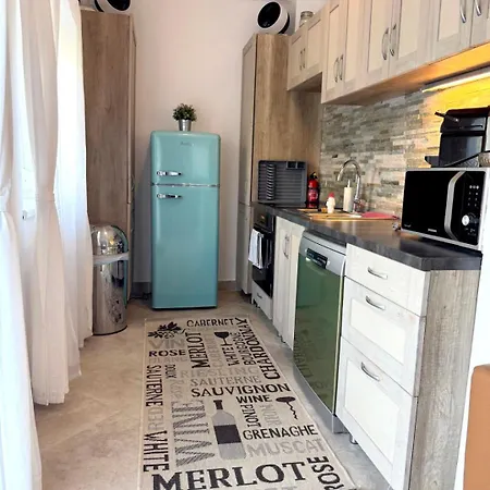 Full 2bdr Garden House Near To Downtown Metro Free Parking