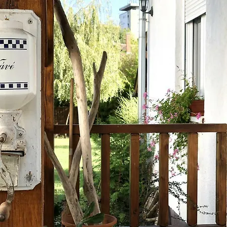Full 2bdr Garden House Near To Downtown Metro Free Parking Pensionat Budapest