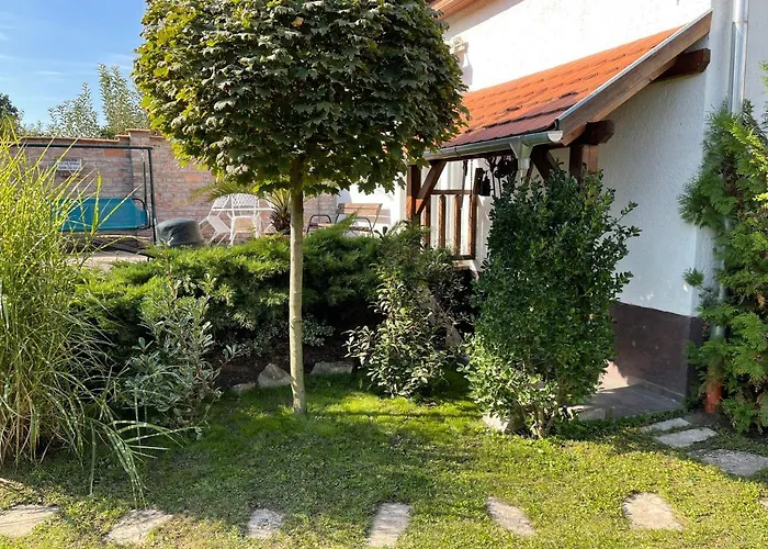 Full 2bdr Garden House Near To Downtown Metro Free Parking 4*