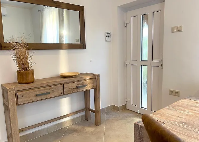 Full 2bdr Garden House Near To Downtown Metro Free Parking