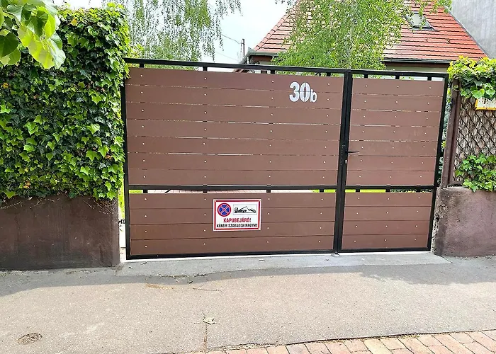 Full 2bdr Garden House Near To Downtown Metro Free Parking Maison d'hôtes 4*