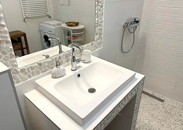 Full 2bdr Garden House Near To Downtown Metro Free Parking