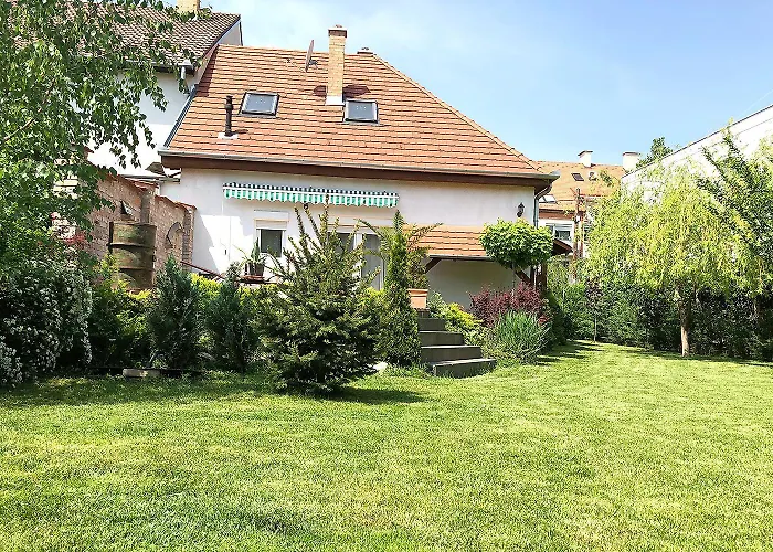 Full 2bdr Garden House Near To Downtown Metro Free Parking Budapest