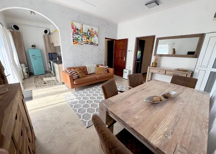 Full 2bdr Garden House Near To Downtown Metro Free Parking Budapest