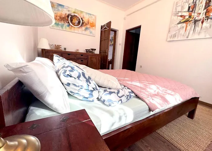 Full 2bdr Garden House Near To Downtown Metro Free Parking 4* Budapest