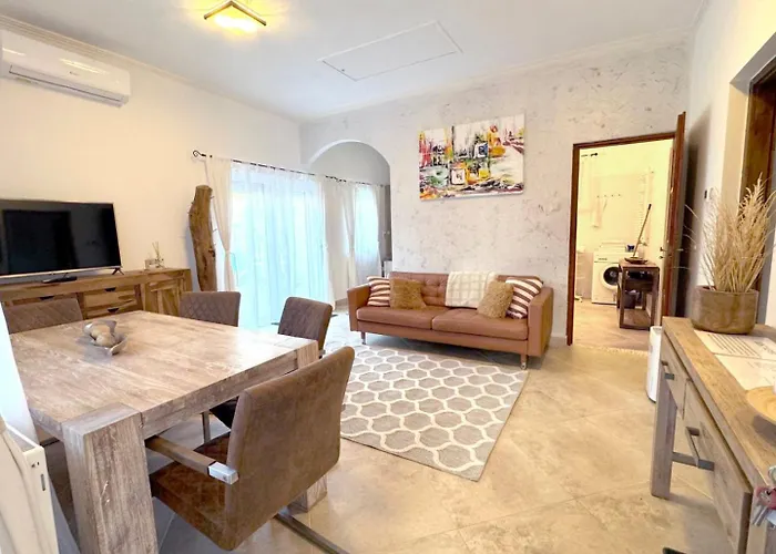 Full 2bdr Garden House Near To Downtown Metro Free Parking Maison d'hôtes Budapest