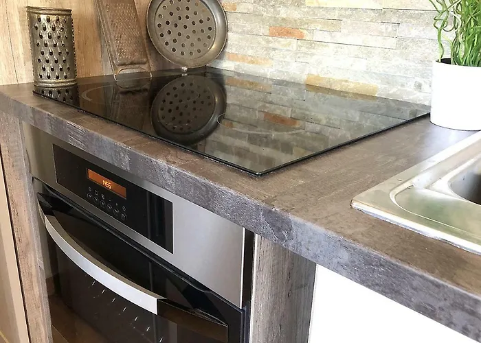 Full 2bdr Garden House Near To Downtown Metro Free Parking