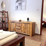 Full 2bdr Garden House Near To Downtown Metro Free Parking Maison d'hôtes