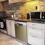 Full 2bdr Garden House Near To Downtown Metro Free Parking Maison d'hôtes
