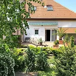 Full 2bdr Garden House Near To Downtown Metro Free Parking 招待所