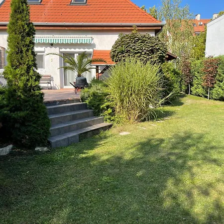 Full 2bdr Garden House Near To Downtown Metro Free Parking 4*