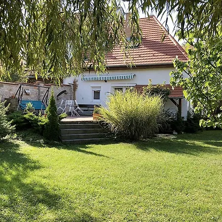 Full 2bdr Garden House Near To Downtown Metro Free Parking 4*