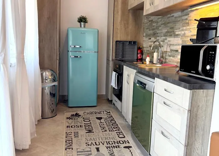 Full 2bdr Garden House Near To Downtown Metro Free Parking