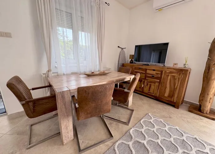 Full 2bdr Garden House Near To Downtown Metro Free Parking Vendégház 4*